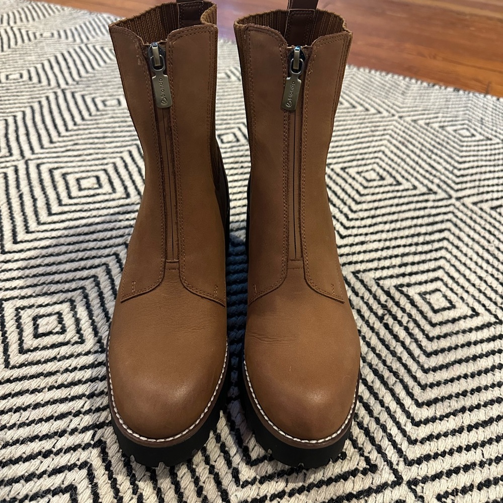 Size 9 brown Blondo waterproof boots with zipper. NWT, no box.